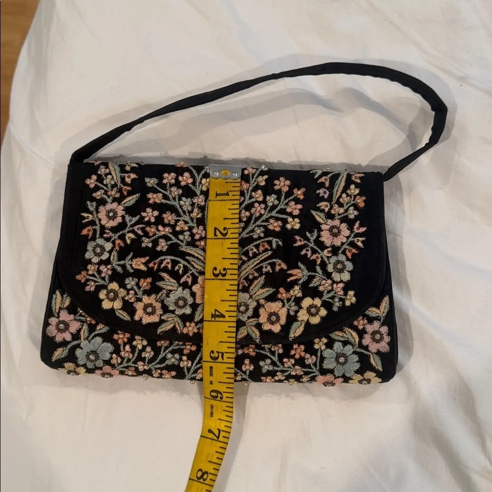 Zita Vintage clutch black with embroidered flowers and pearls